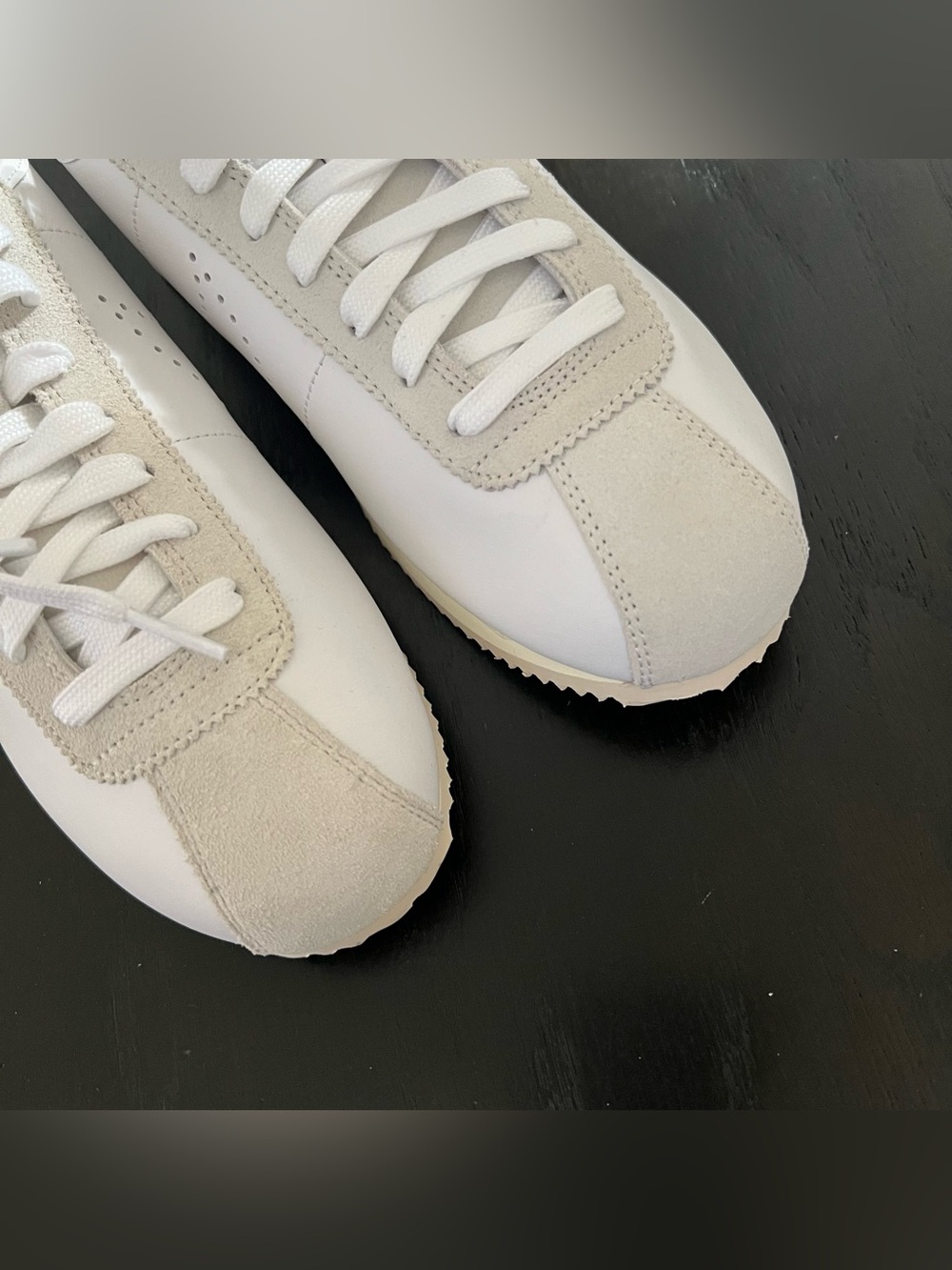 ✔️New✔️ NIKE Cortez Leather 'White Bronze Perforated Swoosh' - Picture 4 of 10